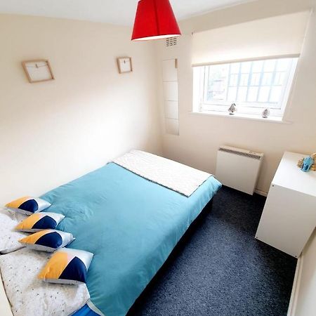 Rayleigh Town Centre 3 Bedroom Apartment Екстер'єр фото
