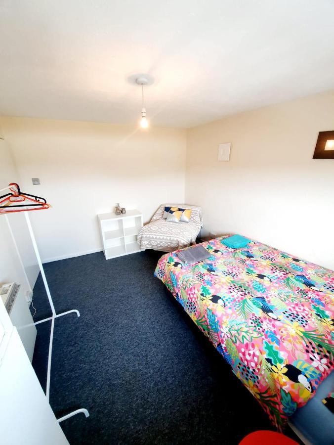Rayleigh Town Centre 3 Bedroom Apartment Екстер'єр фото