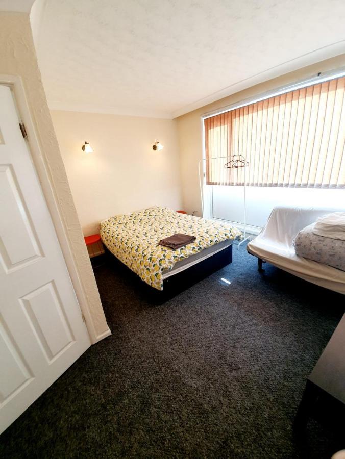 Rayleigh Town Centre 3 Bedroom Apartment Екстер'єр фото