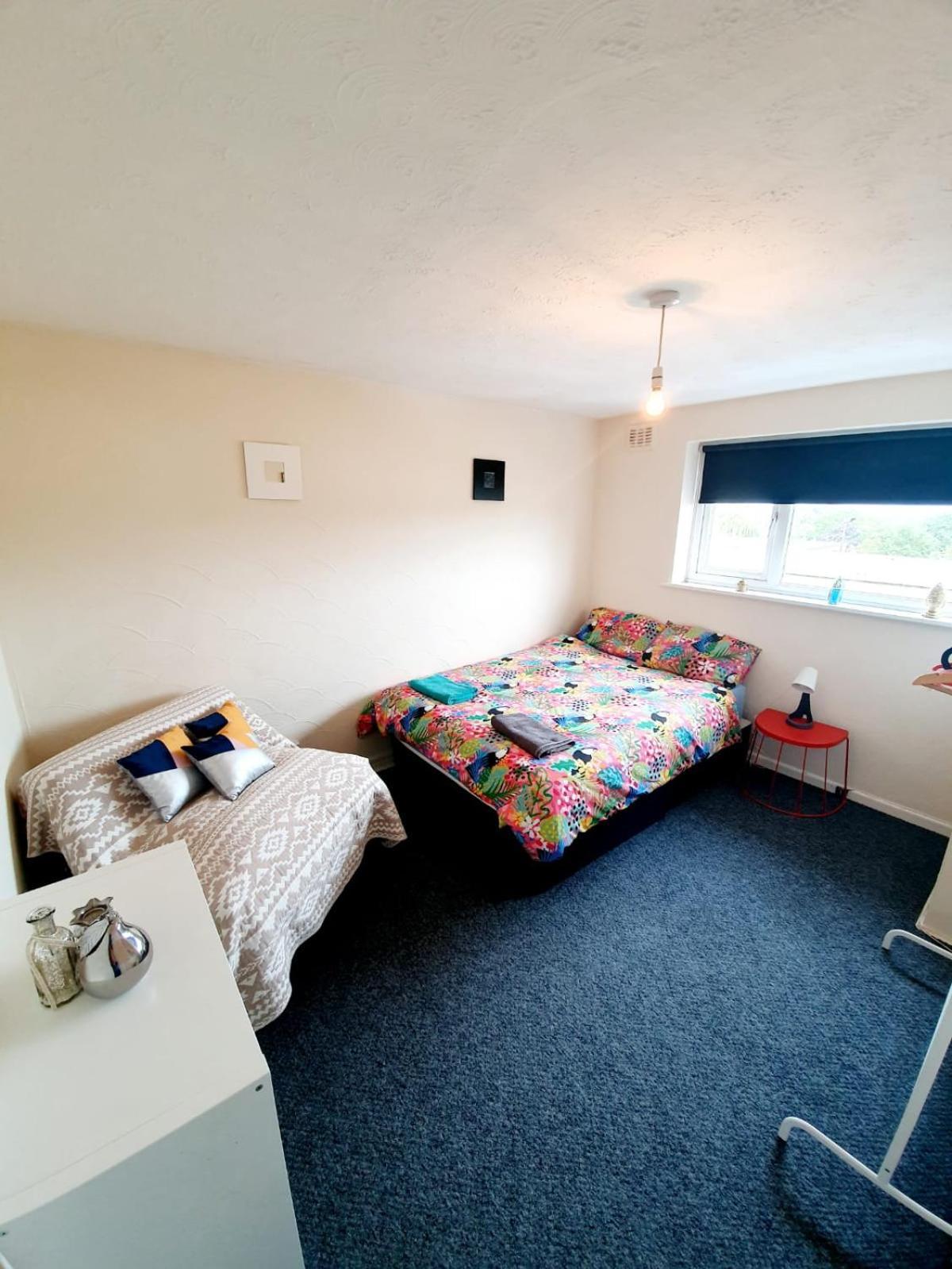 Rayleigh Town Centre 3 Bedroom Apartment Екстер'єр фото