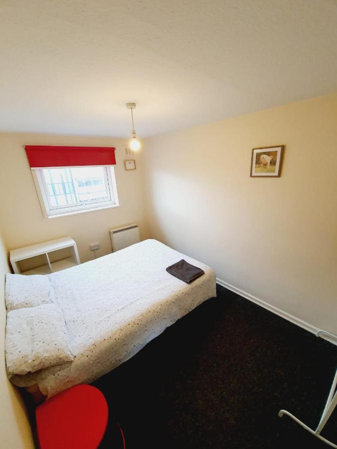Rayleigh Town Centre 3 Bedroom Apartment Екстер'єр фото